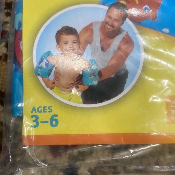 2 inflatable armbands for kids - Picture 4 of 9